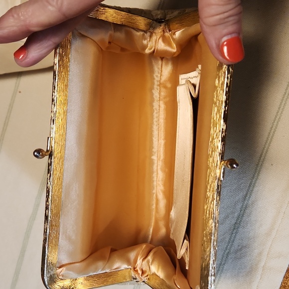 Elegant Gold Clutch Bag - Picture 4 of 8